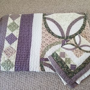 Twin sized bedspread